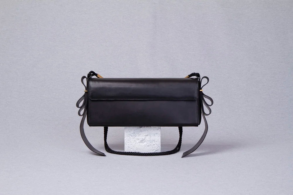 PRE ORDER Baguette Eterna – Eleganza senza tempo per la donna moderna