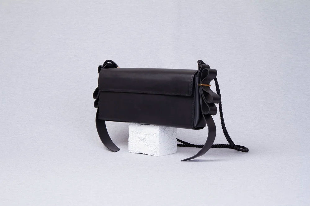 PRE ORDER Baguette Eterna – Eleganza senza tempo per la donna moderna